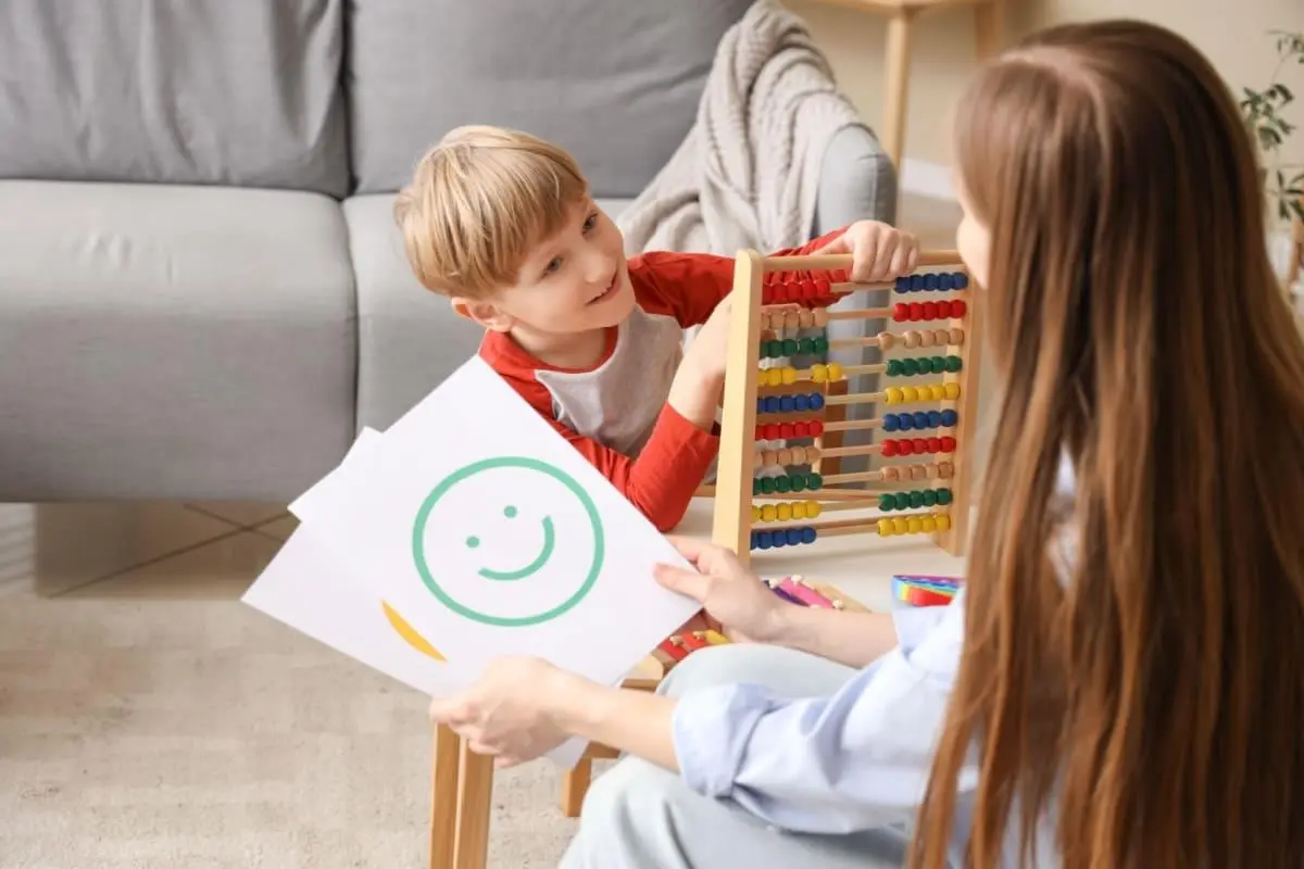Afla tot ce trebuie sa stii despre autism: cauze, simptome, metode de ...