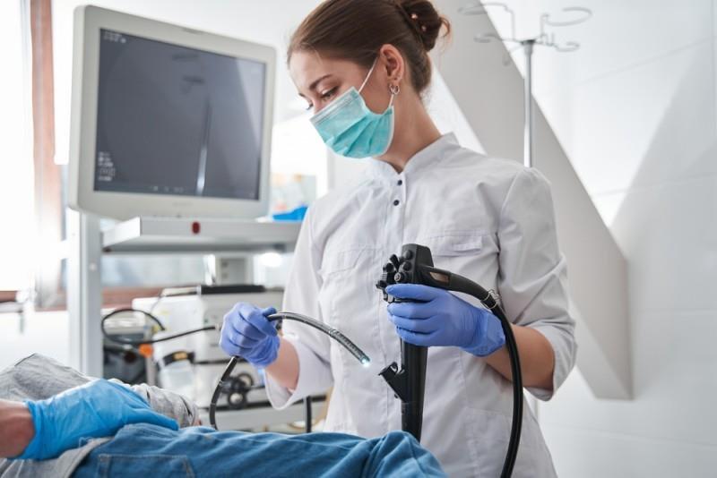 Colonoscopie vs. endoscopie digestivă superioară: diferențe și indicații