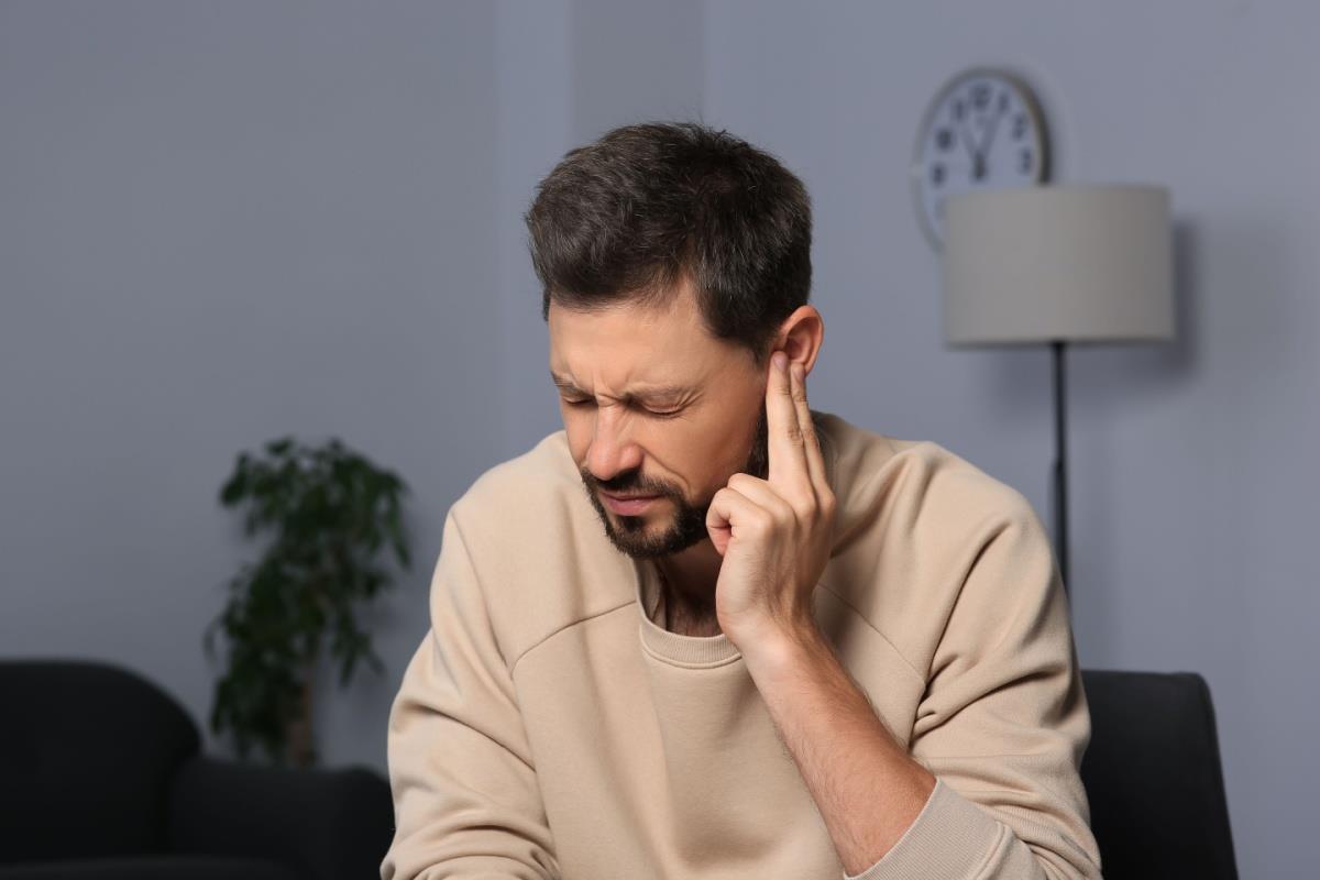 Tinitus (țiuitul urechilor): cauze, simptome, diagnosticare și tratament