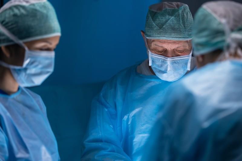 Stent cardiac: când este necesar și care sunt avantajele intervenției minim invazive la Memorial România?
