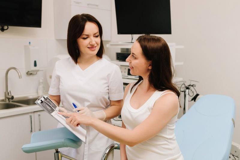 Cum alegi un medic ginecolog bun în București: checklist practic pentru prima programare 