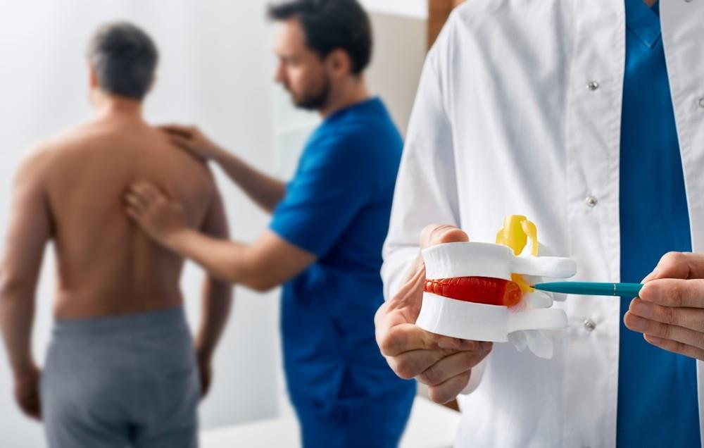 Protruzia de disc lombară și cervicală – cauze și soluții moderne