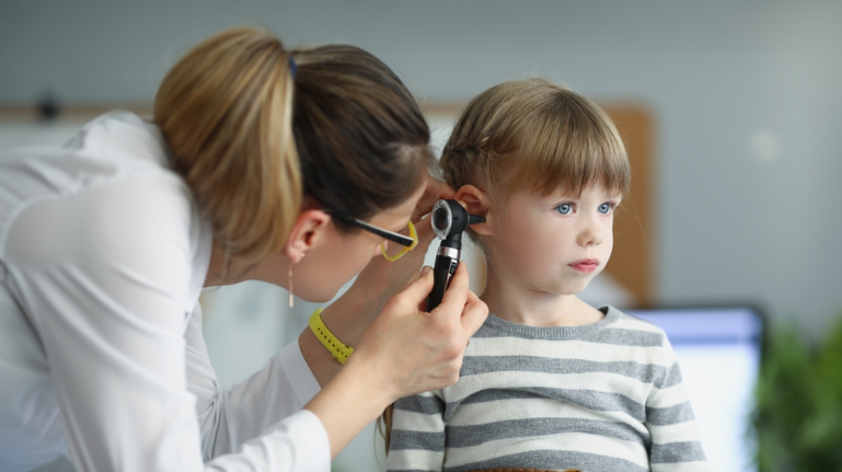 Otita la copii: cauze, simptome, diagnosticare și tratament