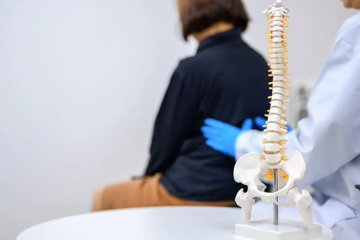 Spondilodiscita: cauze, simptome, diagnostic și tratament