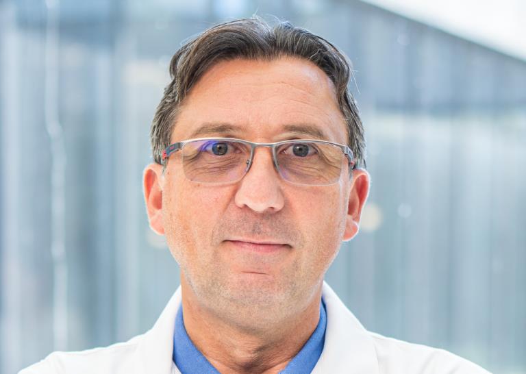 Dr. Cezar Stroescu