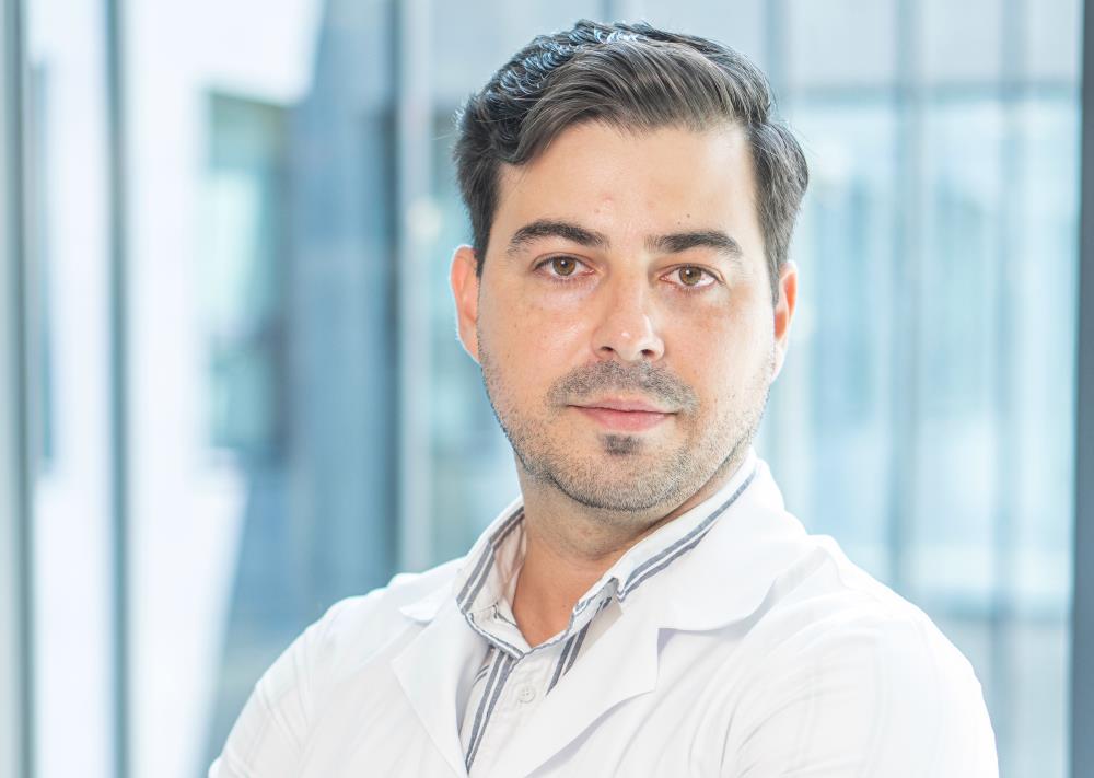 Dr. Lucian Bratu