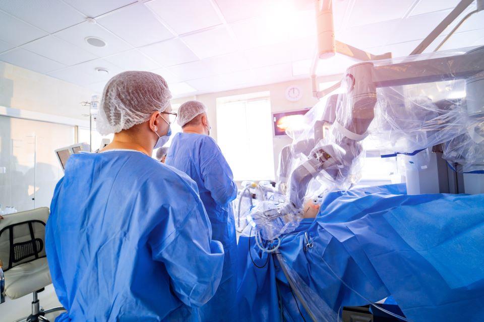 Robotul Da Vinci în chirurgia bariatrică: când sunt indicate intervențiile robotizate?