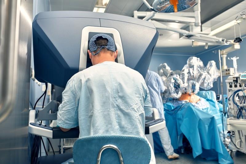 Chirurgia robotică vs. cea clasică la Memorial România: beneficii pentru pacienți