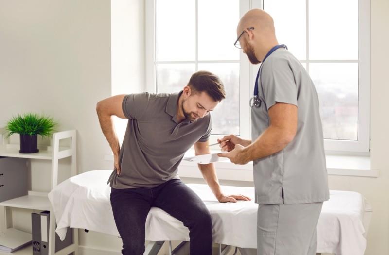 Lumbago (durere lombară): cauze, simptome, diagnosticare și tratament